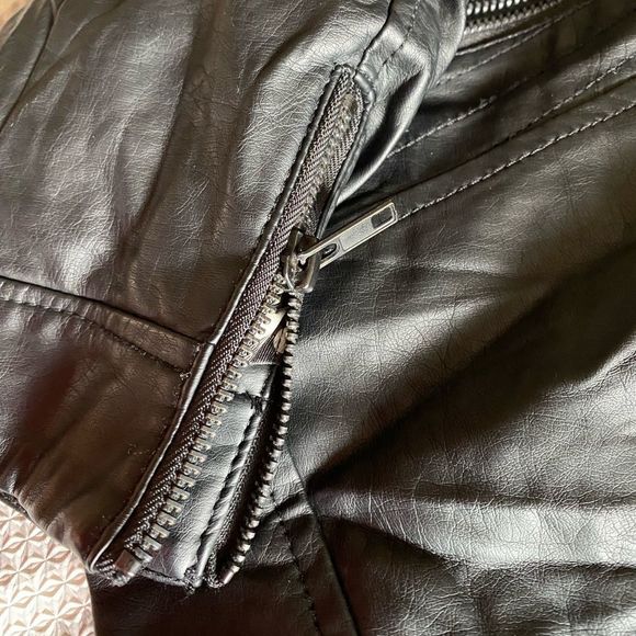 Forever 21 Black Faux Leather Jacket - Size S - Picture 3 of 5